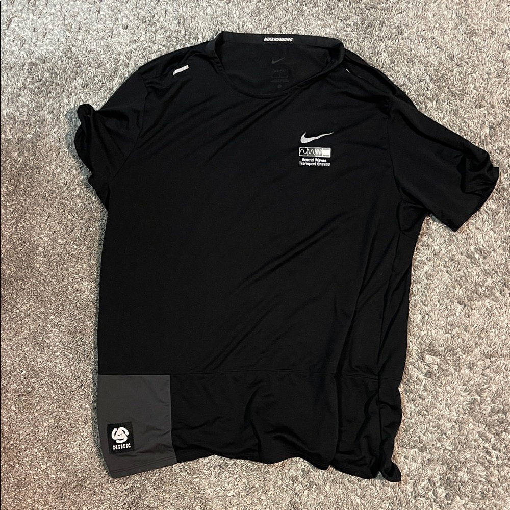 Nike Men's Black and Gray Short Sleeve Tee